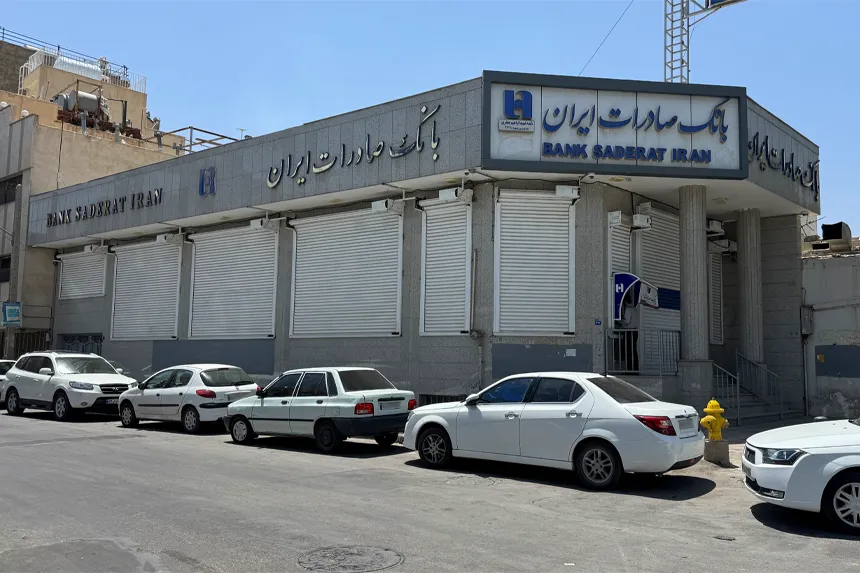 چه مراکز دولتی و خدمات عمومی در محله چشمه باقرخان فعالیت دارند