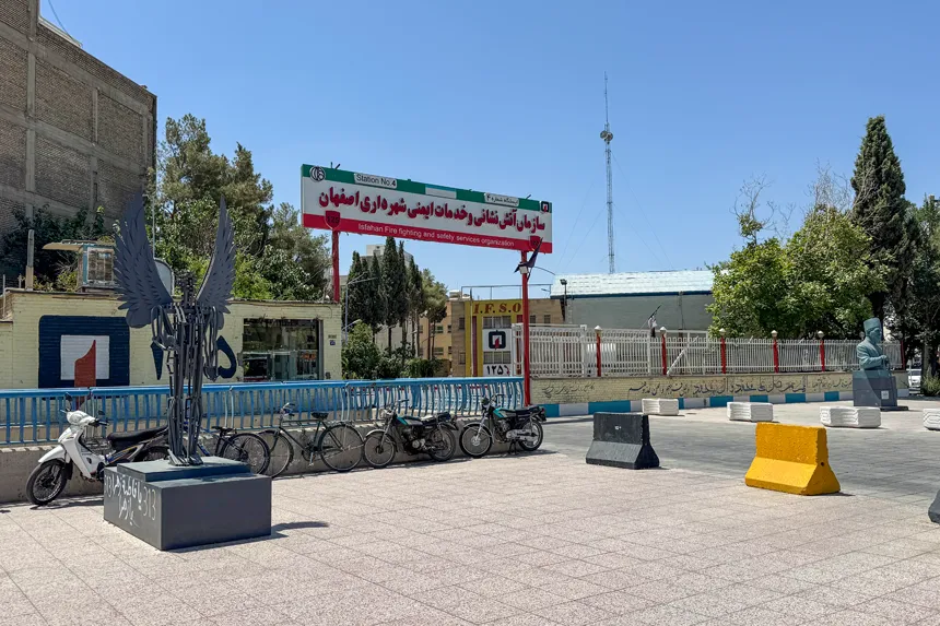 چه مراکز دولتی و خدمات عمومی در محله لاهور فعالیت دارند
