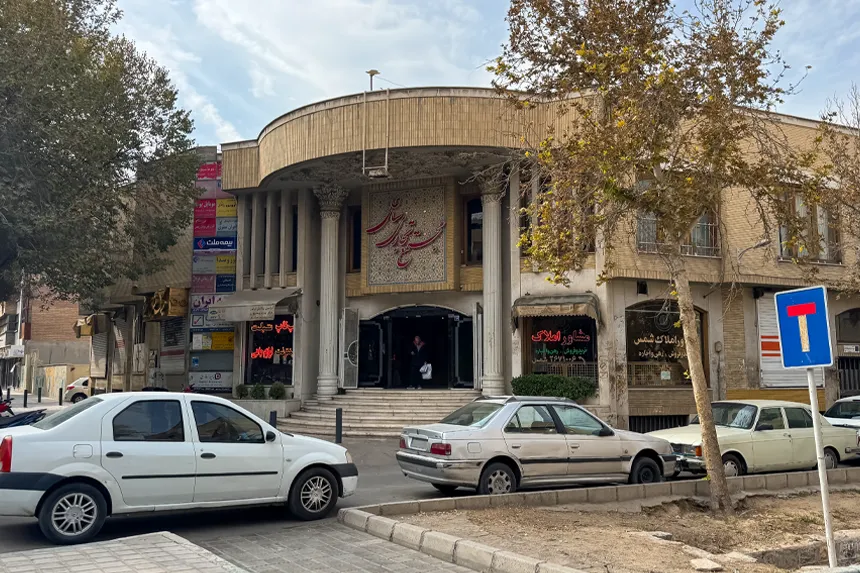 در محله باغکاران، کدام مراکز اداری و تجاری اهمیت ویژهای دارند در محله باغکاران، کدام مراکز اداری و تجاری اهمیت ویژهای دارند