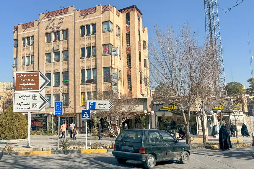 در محله دردشت، کدام مراکز اداری و تجاری اهمیت ویژه‌ای دارند