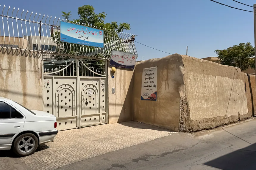 در محله الیادران چه مراکز اداری و تجاری مهمی وجود دارد