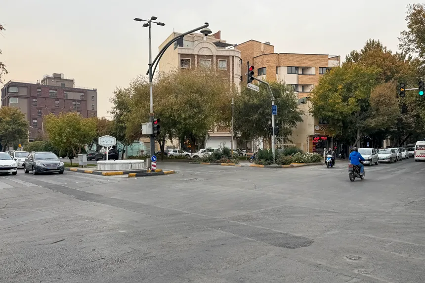 در محله خواجو، کدام مراکز اداری و تجاری اهمیت ویژهای دارند در محله خواجو، کدام مراکز اداری و تجاری اهمیت ویژهای دارند