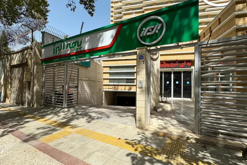 در محله خلجا، کدام مراکز اداری و تجاری اهمیت ویژه‌ای دارند