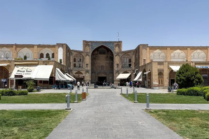 در محله نقشجهان، کدام مراکز اداری و تجاری اهمیت ویژهای دارند در محله نقشجهان، کدام مراکز اداری و تجاری اهمیت ویژهای دارند