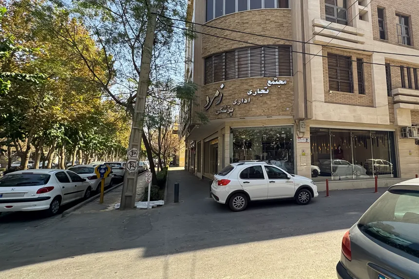 در محله محله نو، کدام مراکز اداری و تجاری اهمیت ویژه‌ای دارند