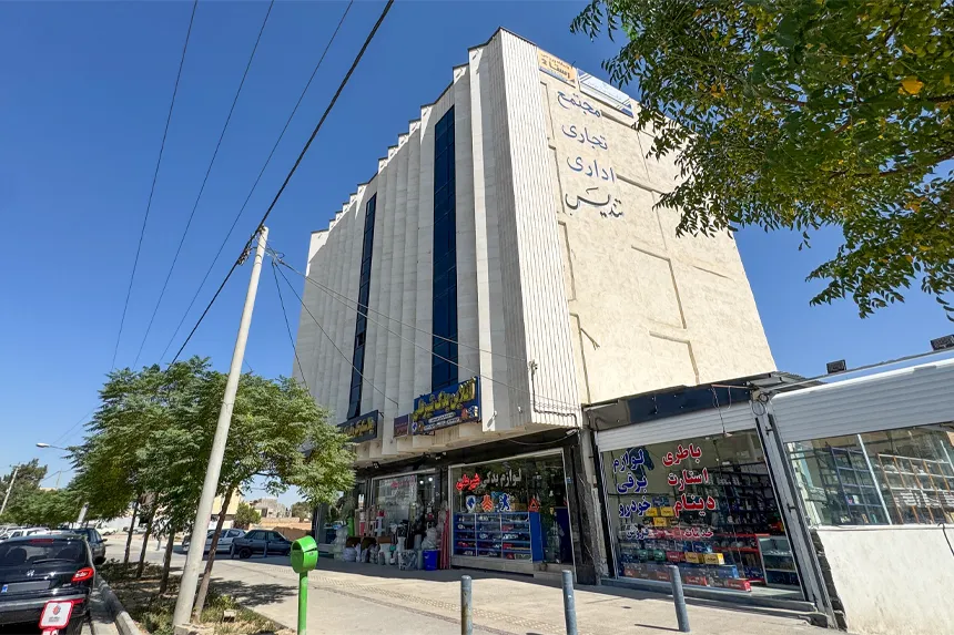 در محله پینارت، کدام مراکز اداری و تجاری اهمیت ویژه‌ای دارند