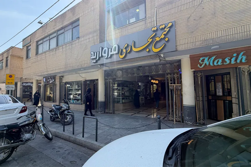 در محله رکن الدوله شرقی، کدام مراکز اداری و تجاری اهمیت ویژه‌ای دارند