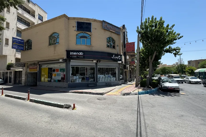 در محله شاهزید، کدام مراکز اداری و تجاری اهمیت ویژهای دارند در محله شاهزید، کدام مراکز اداری و تجاری اهمیت ویژهای دارند