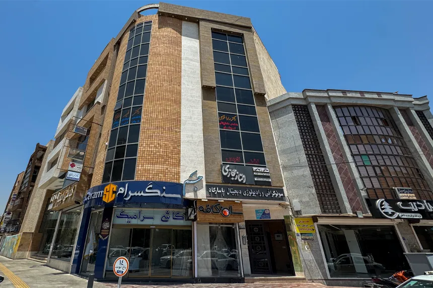ساختمان‌ها و مراکز مهم دیگر محله فیض