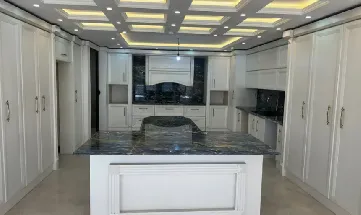 آپارتمان 194 متری سه خواب همکف سپاهان شهر