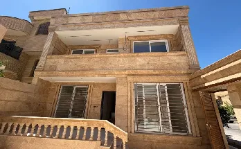 خانه ویلایی2طبقه جنوبی 270متری در سپاهان شهر