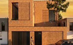 منهای 60در یک خانه ویلایی 3طبقه در سپاهان شهر