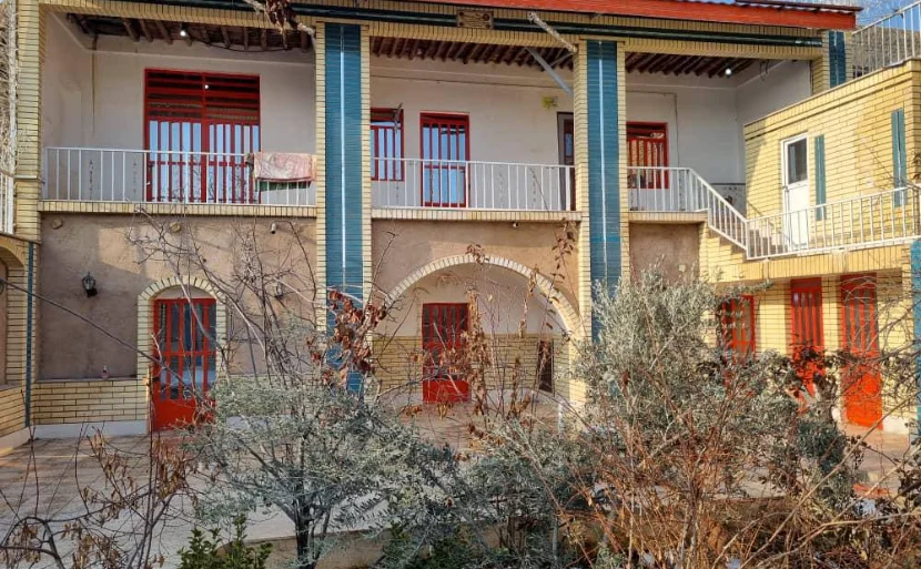 یک خانه باغ ییلاقی 2طبقه 6خواب در باغ بهادران 4591