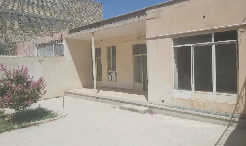 خانه کلنگی 192متری با امکان ساخت تا 4طبقه در درچه اصفهان 4670