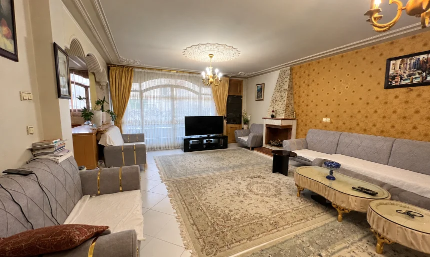خانه ویلایی 3طبقه جنوبی در سپاهان شهر 4849